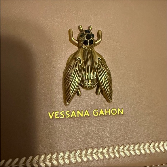 Vessana Gahon Tan Leather Chain Shoulder Bag with Gold and Jewel Beetle - Picture 4 of 6